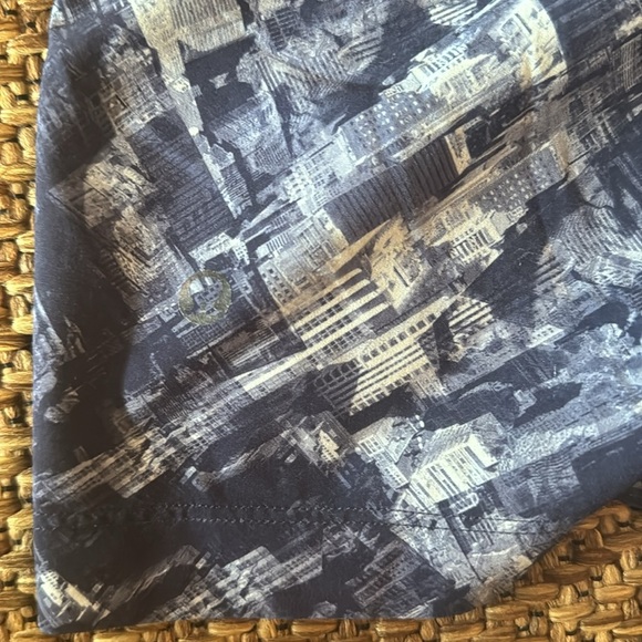 Lululemon Men’s Shorts - Picture 9 of 9